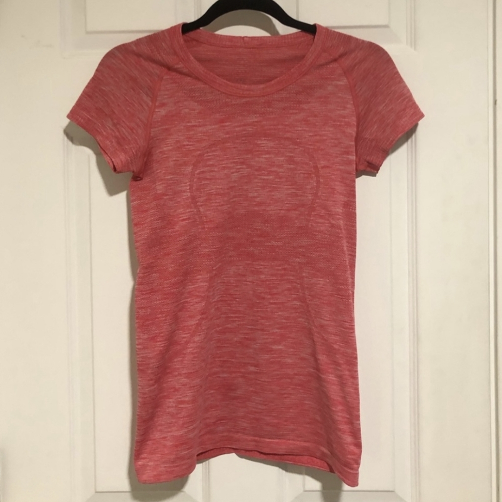 Lululemon Swiftly Tech T-shirt Short Sleeve in Pink - Size 6